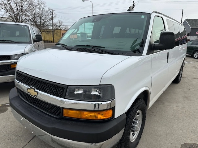 White 2019 Chevrolet Express 3500 LT Extended RWD Van Rear-Wheel Drive Automatic
