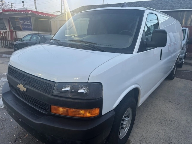 White 2019 Chevrolet Express Cargo 2500 Extended RWD Van Rear-Wheel Drive Automatic